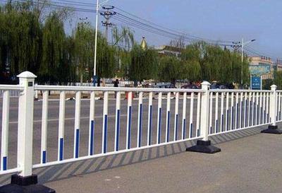 咸宁车道分隔护栏 价格透明、资质齐全、型号多样、款式新颖，助力道路机动车辆安全通行